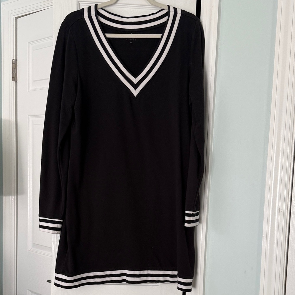 Soho Black and White V-Neck Top